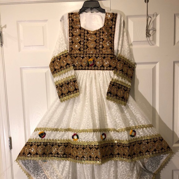 Dress - Picture 3 of 3